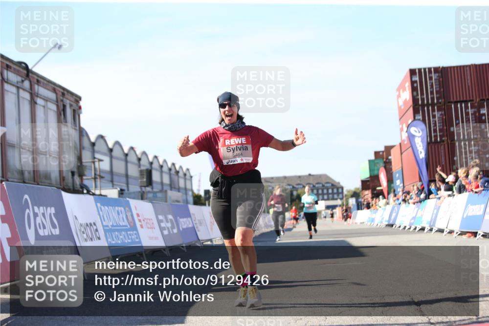 03.10.2025 - Köhlbrandbrückenlauf Jannik Wohlers http://msf.ph/oto/9129426 03.10.2025 13:43:23 Ziel 4238, 5021, 5464, 5499, 5559, 6711 meine-sportfotos.de