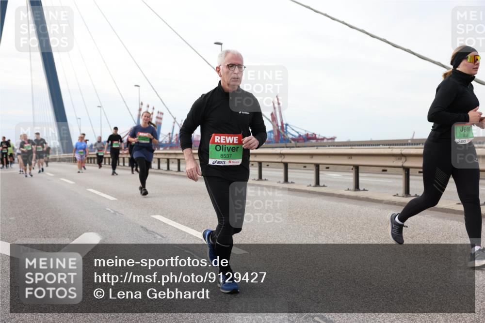 03.10.2025 - Köhlbrandbrückenlauf Lena Gebhardt http://msf.ph/oto/9129427 03.10.2025 16:03:56 Position 2 8537, 858 meine-sportfotos.de