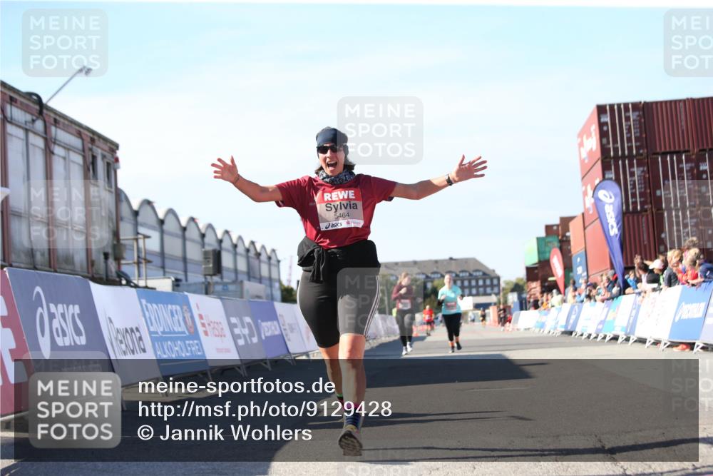 03.10.2025 - Köhlbrandbrückenlauf Jannik Wohlers http://msf.ph/oto/9129428 03.10.2025 13:43:23 Ziel 4238, 5021, 5464, 5499, 5559, 6711 meine-sportfotos.de