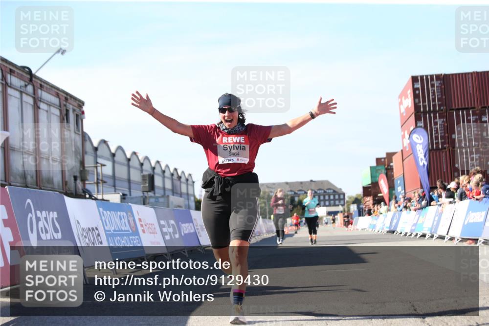 03.10.2025 - Köhlbrandbrückenlauf Jannik Wohlers http://msf.ph/oto/9129430 03.10.2025 13:43:23 Ziel 4238, 5021, 5464, 5499, 5559, 6711 meine-sportfotos.de