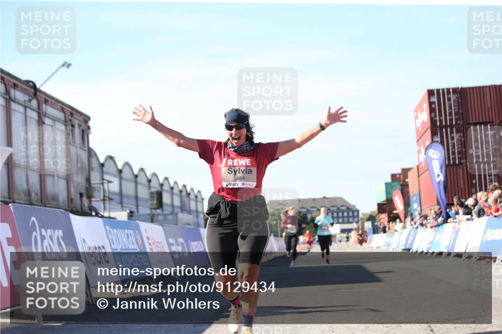 03.10.2025 - Köhlbrandbrückenlauf Jannik Wohlers http://msf.ph/oto/9129434 03.10.2025 13:43:23 Ziel 4238, 5021, 5464, 5499, 5559, 6711 meine-sportfotos.de