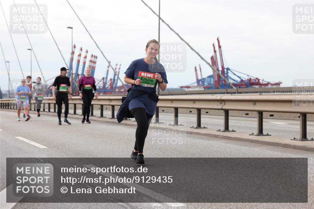 03.10.2025 - Köhlbrandbrückenlauf Lena Gebhardt http://msf.ph/oto/9129435 03.10.2025 16:03:58 Position 2 8535 meine-sportfotos.de