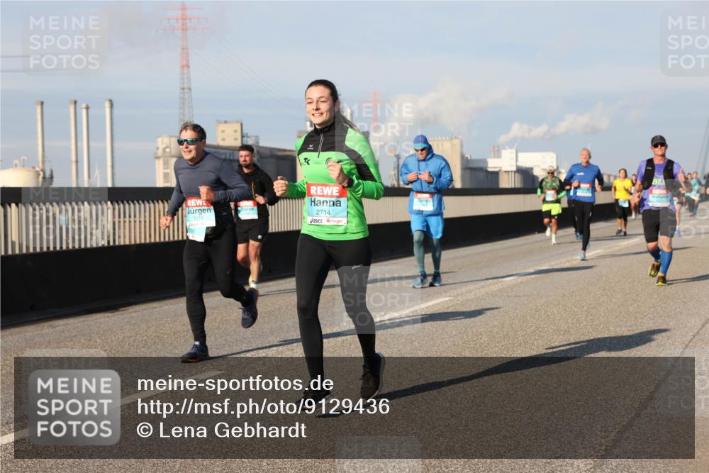 03.10.2025 - Köhlbrandbrückenlauf Lena Gebhardt http://msf.ph/oto/9129436 03.10.2025 09:48:53 Position 2 1218, 2714 meine-sportfotos.de