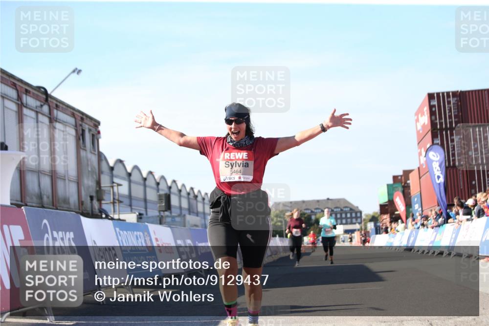 03.10.2025 - Köhlbrandbrückenlauf Jannik Wohlers http://msf.ph/oto/9129437 03.10.2025 13:43:23 Ziel 4238, 5021, 5464, 5499, 5559, 6711 meine-sportfotos.de
