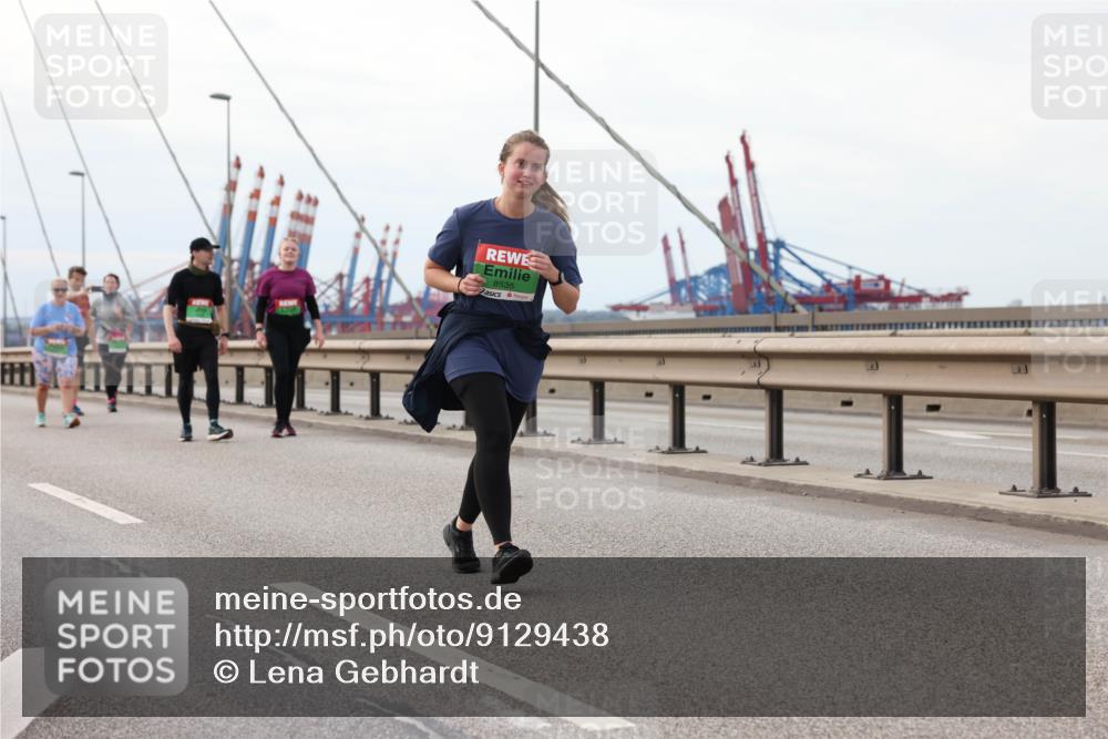 03.10.2025 - Köhlbrandbrückenlauf Lena Gebhardt http://msf.ph/oto/9129438 03.10.2025 16:03:58 Position 2 4096, 8535 meine-sportfotos.de