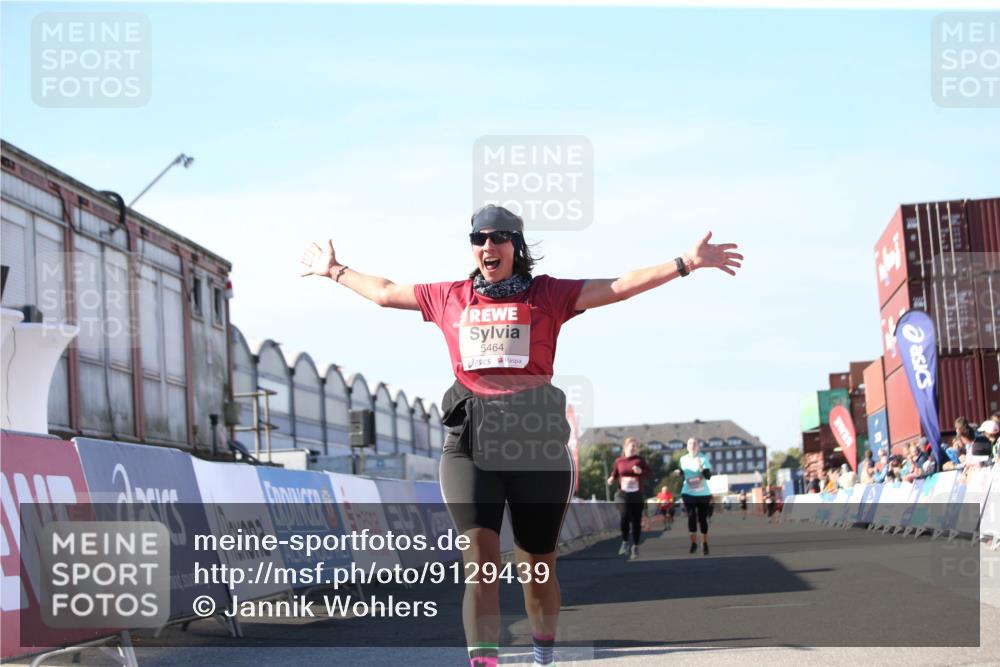 03.10.2025 - Köhlbrandbrückenlauf Jannik Wohlers http://msf.ph/oto/9129439 03.10.2025 13:43:23 Ziel 4238, 5021, 5464, 5499, 5559, 6711 meine-sportfotos.de