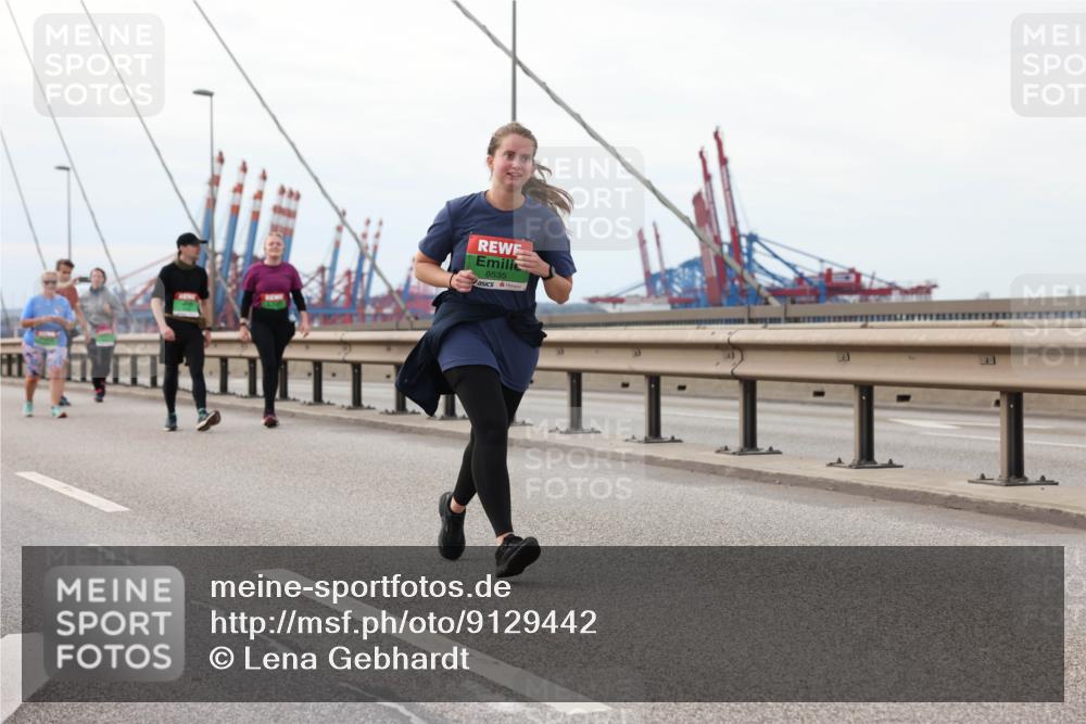 03.10.2025 - Köhlbrandbrückenlauf Lena Gebhardt http://msf.ph/oto/9129442 03.10.2025 16:03:58 Position 2 8535 meine-sportfotos.de
