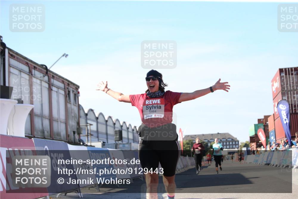 03.10.2025 - Köhlbrandbrückenlauf Jannik Wohlers http://msf.ph/oto/9129443 03.10.2025 13:43:23 Ziel 4238, 5021, 5464, 5499, 5559, 6711 meine-sportfotos.de