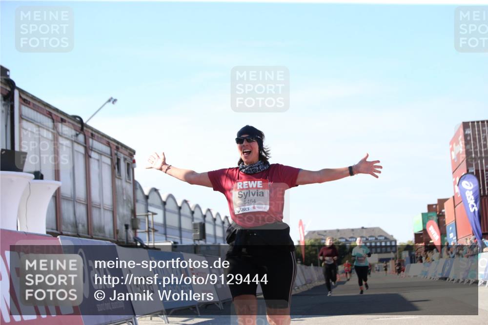 03.10.2025 - Köhlbrandbrückenlauf Jannik Wohlers http://msf.ph/oto/9129444 03.10.2025 13:43:23 Ziel 4238, 5021, 5464, 5499, 5559, 6711 meine-sportfotos.de