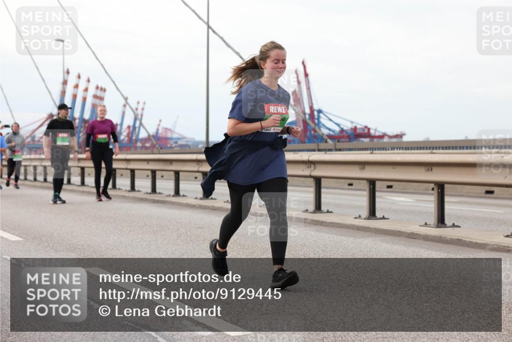 03.10.2025 - Köhlbrandbrückenlauf Lena Gebhardt http://msf.ph/oto/9129445 03.10.2025 16:03:58 Position 2  meine-sportfotos.de