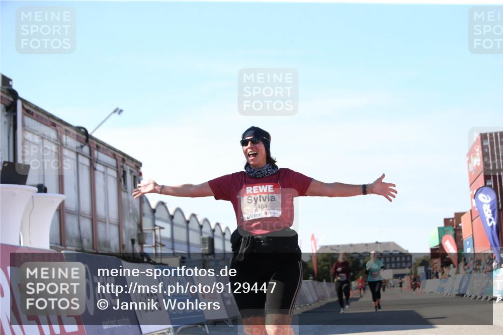 03.10.2025 - Köhlbrandbrückenlauf Jannik Wohlers http://msf.ph/oto/9129447 03.10.2025 13:43:23 Ziel 4238, 5021, 5464, 5499, 5559, 6711 meine-sportfotos.de