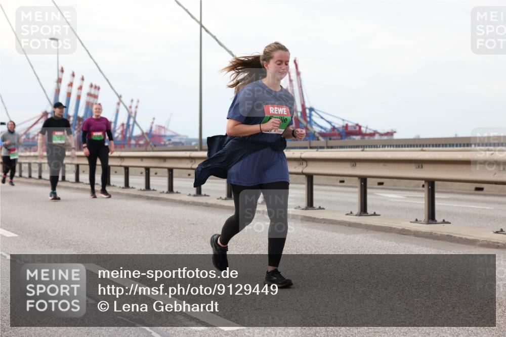 03.10.2025 - Köhlbrandbrückenlauf Lena Gebhardt http://msf.ph/oto/9129449 03.10.2025 16:03:58 Position 2  meine-sportfotos.de