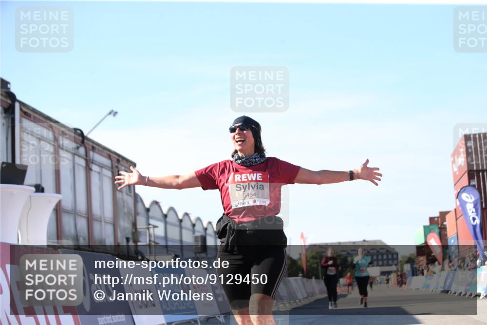 03.10.2025 - Köhlbrandbrückenlauf Jannik Wohlers http://msf.ph/oto/9129450 03.10.2025 13:43:24 Ziel 4238, 5021, 5464, 5499, 5559, 6711 meine-sportfotos.de