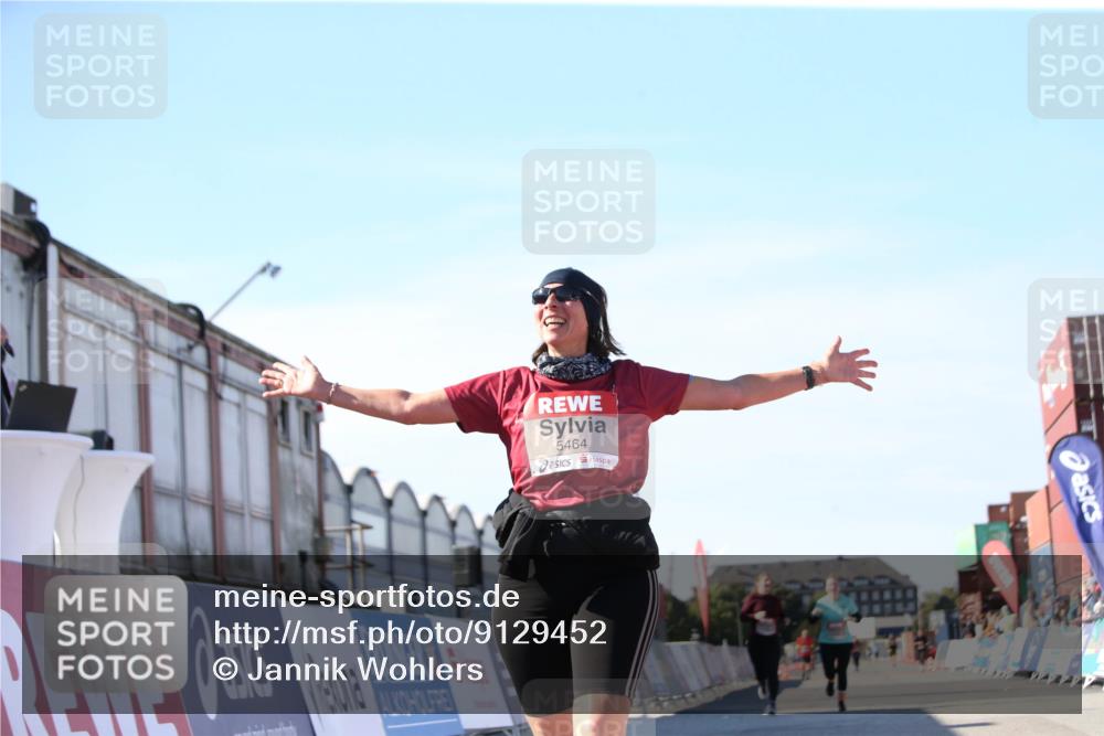03.10.2025 - Köhlbrandbrückenlauf Jannik Wohlers http://msf.ph/oto/9129452 03.10.2025 13:43:24 Ziel 4238, 5021, 5464, 5499, 5559, 6711 meine-sportfotos.de