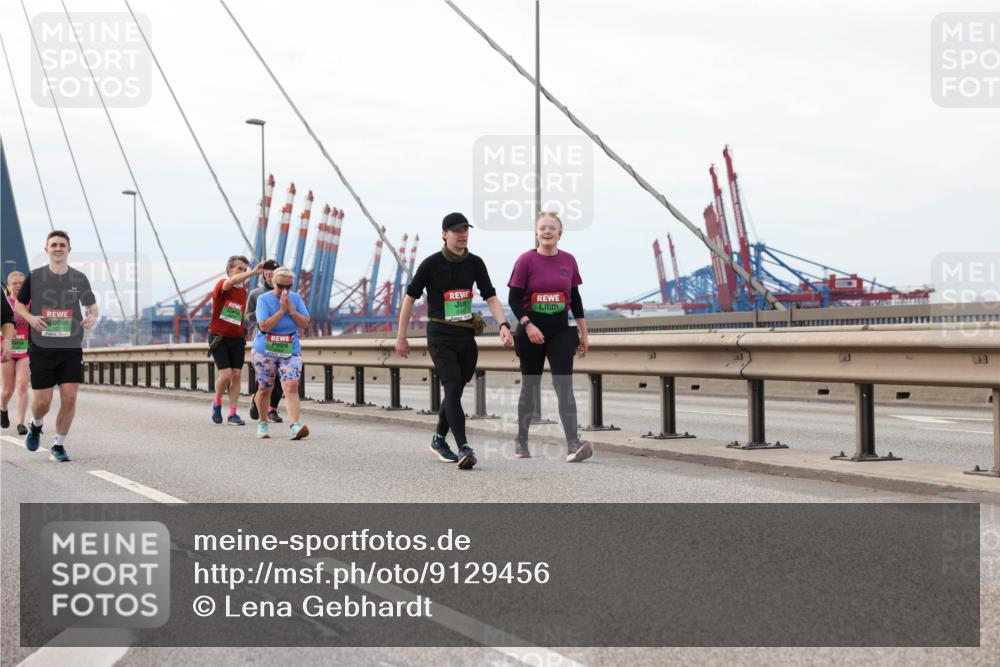 03.10.2025 - Köhlbrandbrückenlauf Lena Gebhardt http://msf.ph/oto/9129456 03.10.2025 16:04:01 Position 2  meine-sportfotos.de