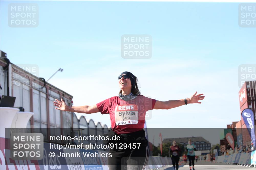 03.10.2025 - Köhlbrandbrückenlauf Jannik Wohlers http://msf.ph/oto/9129457 03.10.2025 13:43:24 Ziel 4238, 5021, 5464, 5499, 5559, 6711 meine-sportfotos.de