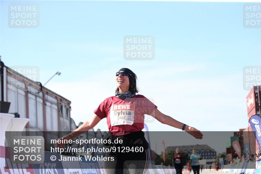 03.10.2025 - Köhlbrandbrückenlauf Jannik Wohlers http://msf.ph/oto/9129460 03.10.2025 13:43:24 Ziel 4238, 5021, 5464, 5499, 5559, 6711 meine-sportfotos.de