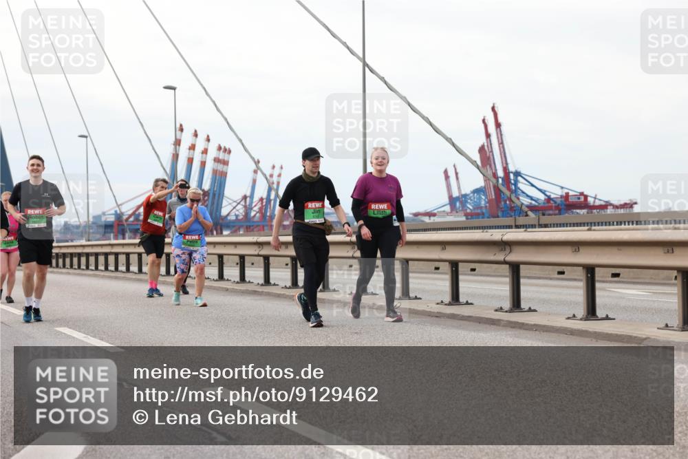 03.10.2025 - Köhlbrandbrückenlauf Lena Gebhardt http://msf.ph/oto/9129462 03.10.2025 16:04:01 Position 2  meine-sportfotos.de