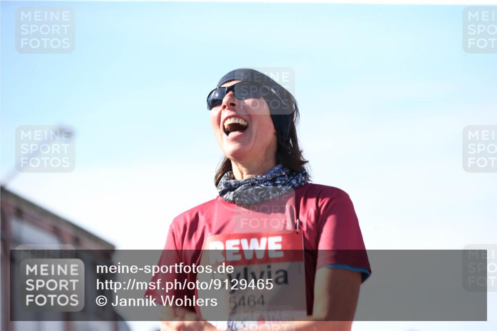 03.10.2025 - Köhlbrandbrückenlauf Jannik Wohlers http://msf.ph/oto/9129465 03.10.2025 13:43:24 Ziel 4238, 5021, 5464, 5499, 5559, 6711 meine-sportfotos.de