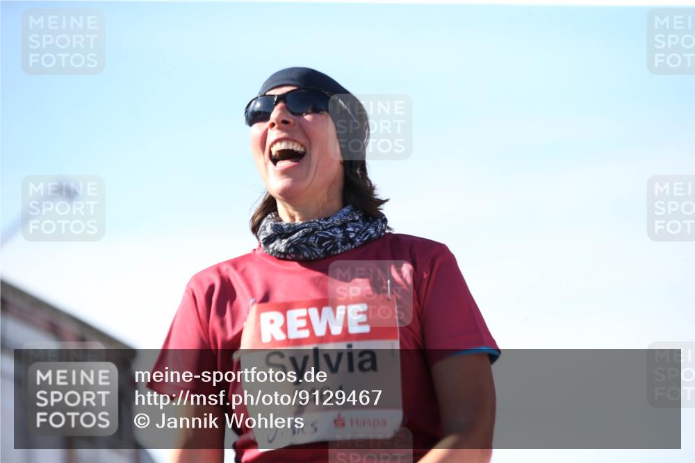 03.10.2025 - Köhlbrandbrückenlauf Jannik Wohlers http://msf.ph/oto/9129467 03.10.2025 13:43:24 Ziel 4238, 5021, 5464, 5499, 5559, 6711 meine-sportfotos.de