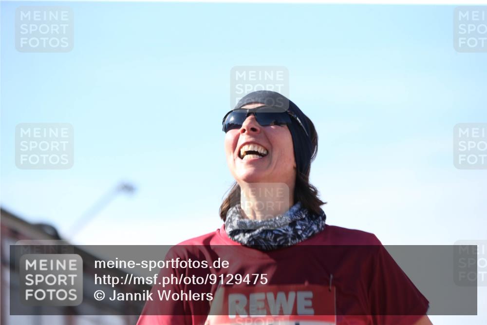 03.10.2025 - Köhlbrandbrückenlauf Jannik Wohlers http://msf.ph/oto/9129475 03.10.2025 13:43:25 Ziel 4238, 5021, 5464, 5499, 5559, 6711 meine-sportfotos.de