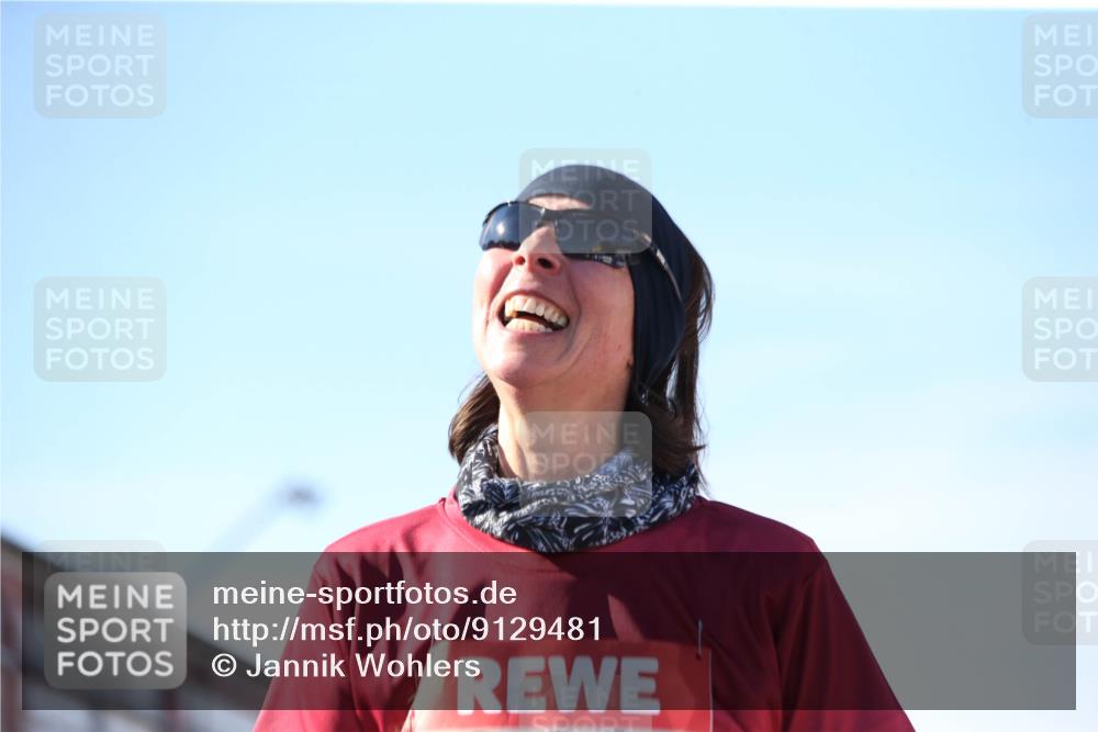 03.10.2025 - Köhlbrandbrückenlauf Jannik Wohlers http://msf.ph/oto/9129481 03.10.2025 13:43:25 Ziel 4238, 5021, 5464, 5499, 5559, 6711 meine-sportfotos.de
