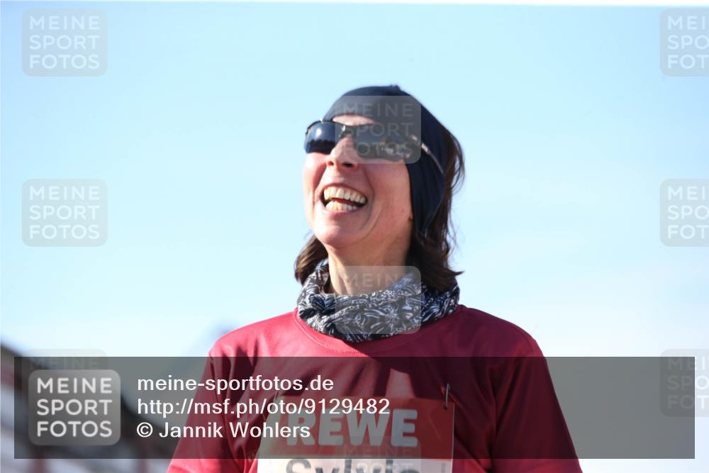 03.10.2025 - Köhlbrandbrückenlauf Jannik Wohlers http://msf.ph/oto/9129482 03.10.2025 13:43:25 Ziel 4238, 5021, 5464, 5499, 5559, 6711 meine-sportfotos.de