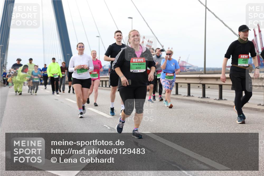 03.10.2025 - Köhlbrandbrückenlauf Lena Gebhardt http://msf.ph/oto/9129483 03.10.2025 16:04:04 Position 2 7706, 8454, 836 meine-sportfotos.de