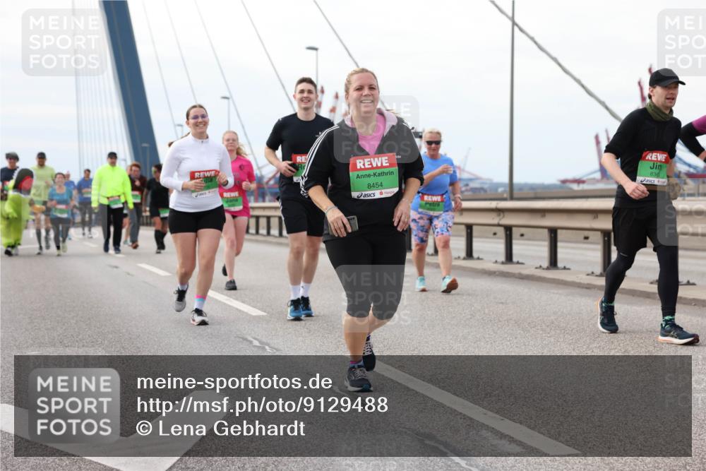 03.10.2025 - Köhlbrandbrückenlauf Lena Gebhardt http://msf.ph/oto/9129488 03.10.2025 16:04:04 Position 2 8454, 836 meine-sportfotos.de