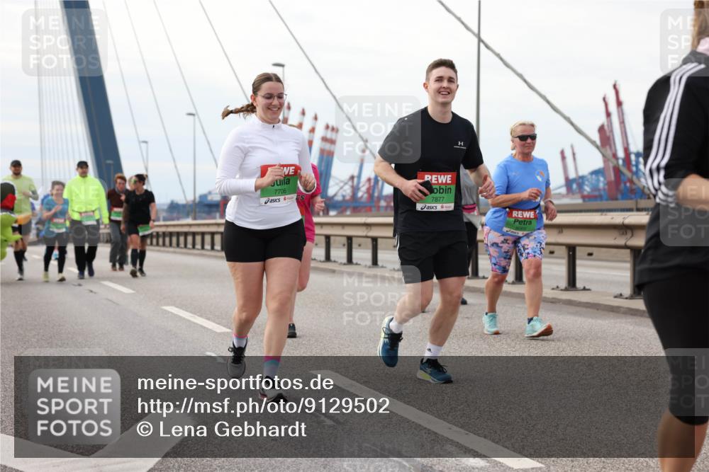 03.10.2025 - Köhlbrandbrückenlauf Lena Gebhardt http://msf.ph/oto/9129502 03.10.2025 16:04:05 Position 2 7706, 7877 meine-sportfotos.de