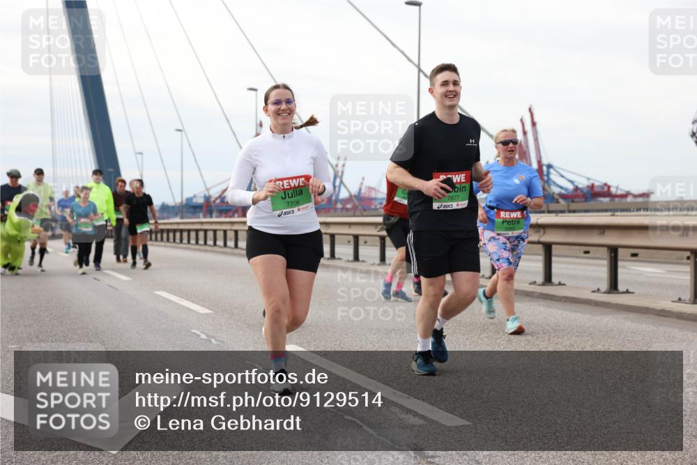 03.10.2025 - Köhlbrandbrückenlauf Lena Gebhardt http://msf.ph/oto/9129514 03.10.2025 16:04:06 Position 2 7706, 7877 meine-sportfotos.de