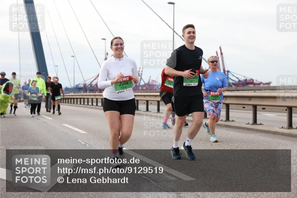 03.10.2025 - Köhlbrandbrückenlauf Lena Gebhardt http://msf.ph/oto/9129519 03.10.2025 16:04:06 Position 2 7706, 7877 meine-sportfotos.de
