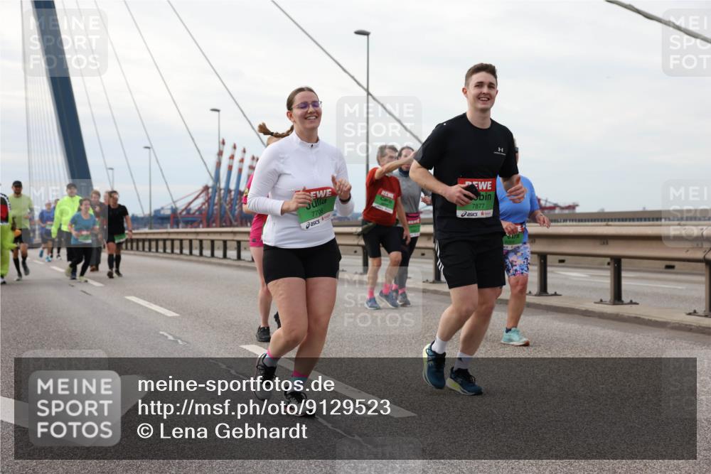 03.10.2025 - Köhlbrandbrückenlauf Lena Gebhardt http://msf.ph/oto/9129523 03.10.2025 16:04:06 Position 2 7706, 7877 meine-sportfotos.de