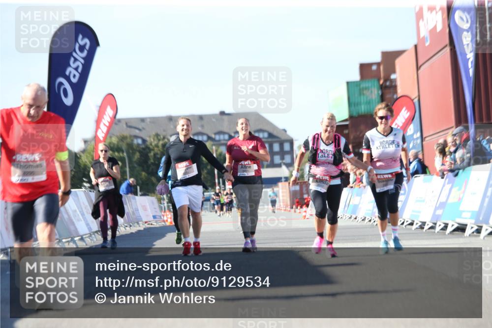03.10.2025 - Köhlbrandbrückenlauf Jannik Wohlers http://msf.ph/oto/9129534 03.10.2025 13:43:56 Ziel 4295, 5351, 5445, 6550 meine-sportfotos.de