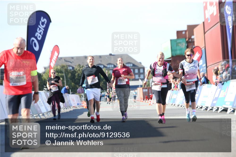 03.10.2025 - Köhlbrandbrückenlauf Jannik Wohlers http://msf.ph/oto/9129536 03.10.2025 13:43:57 Ziel 4295, 5351, 5445, 6550 meine-sportfotos.de