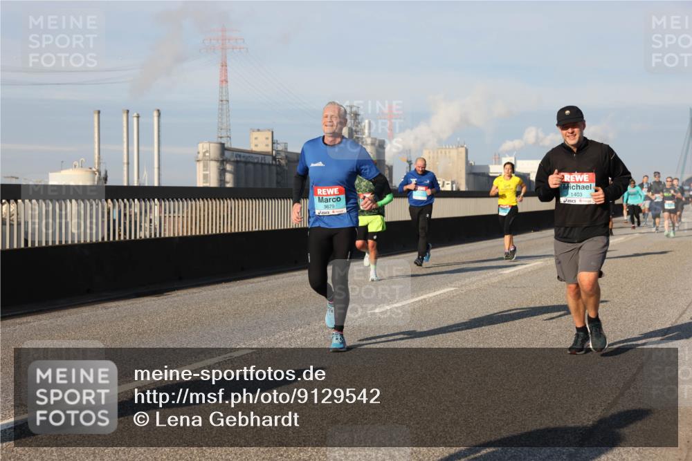 03.10.2025 - Köhlbrandbrückenlauf Lena Gebhardt http://msf.ph/oto/9129542 03.10.2025 09:48:58 Position 2 3679, 1403 meine-sportfotos.de