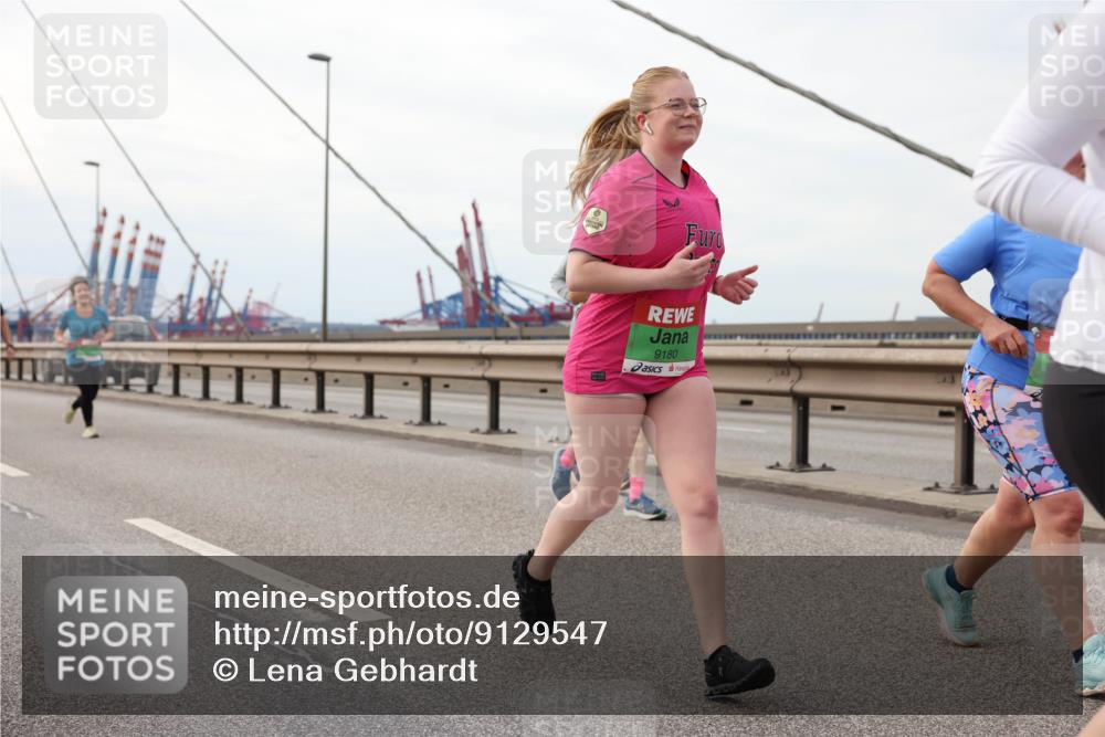 03.10.2025 - Köhlbrandbrückenlauf Lena Gebhardt http://msf.ph/oto/9129547 03.10.2025 16:04:08 Position 2 7, 9180 meine-sportfotos.de