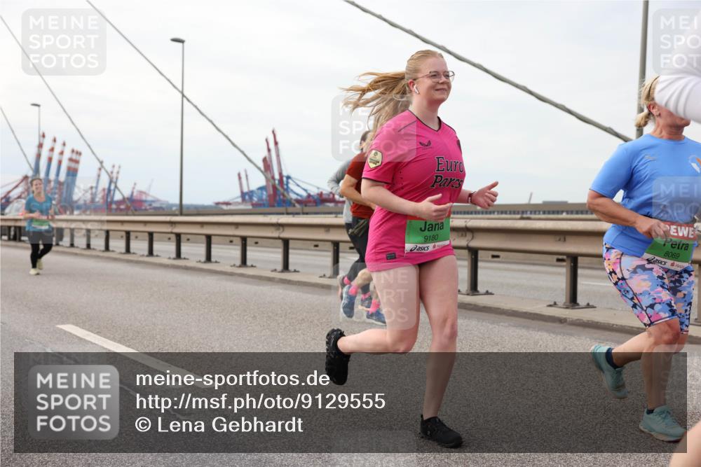 03.10.2025 - Köhlbrandbrückenlauf Lena Gebhardt http://msf.ph/oto/9129555 03.10.2025 16:04:08 Position 2 9180, 8069 meine-sportfotos.de