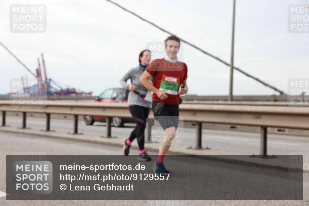 03.10.2025 - Köhlbrandbrückenlauf Lena Gebhardt http://msf.ph/oto/9129557 03.10.2025 16:04:09 Position 2  meine-sportfotos.de