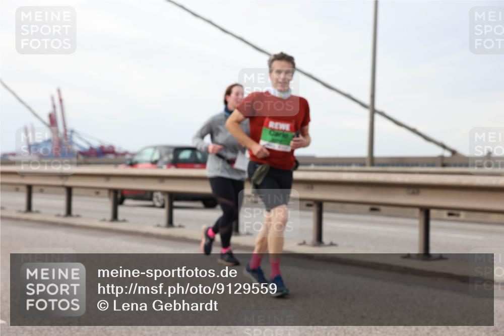 03.10.2025 - Köhlbrandbrückenlauf Lena Gebhardt http://msf.ph/oto/9129559 03.10.2025 16:04:09 Position 2  meine-sportfotos.de