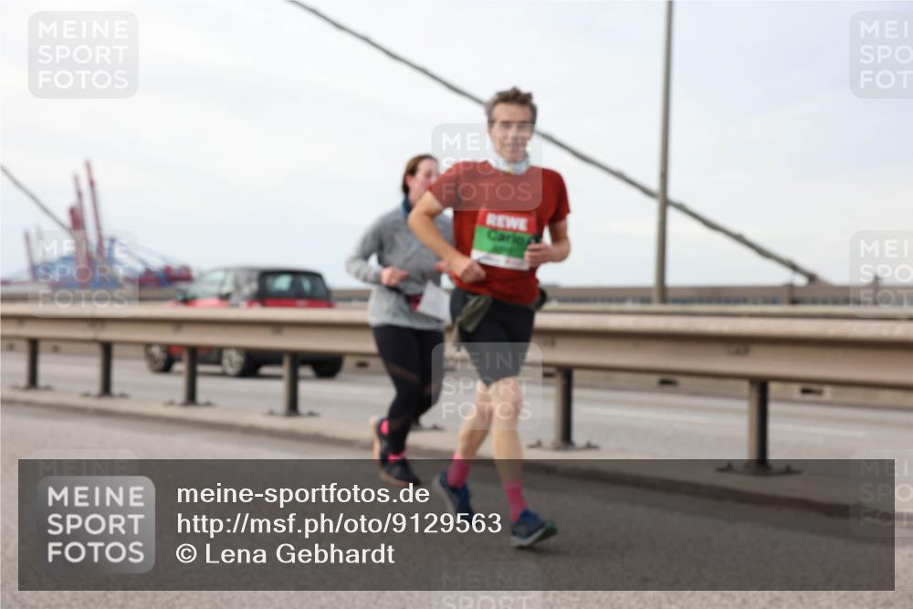 03.10.2025 - Köhlbrandbrückenlauf Lena Gebhardt http://msf.ph/oto/9129563 03.10.2025 16:04:09 Position 2  meine-sportfotos.de