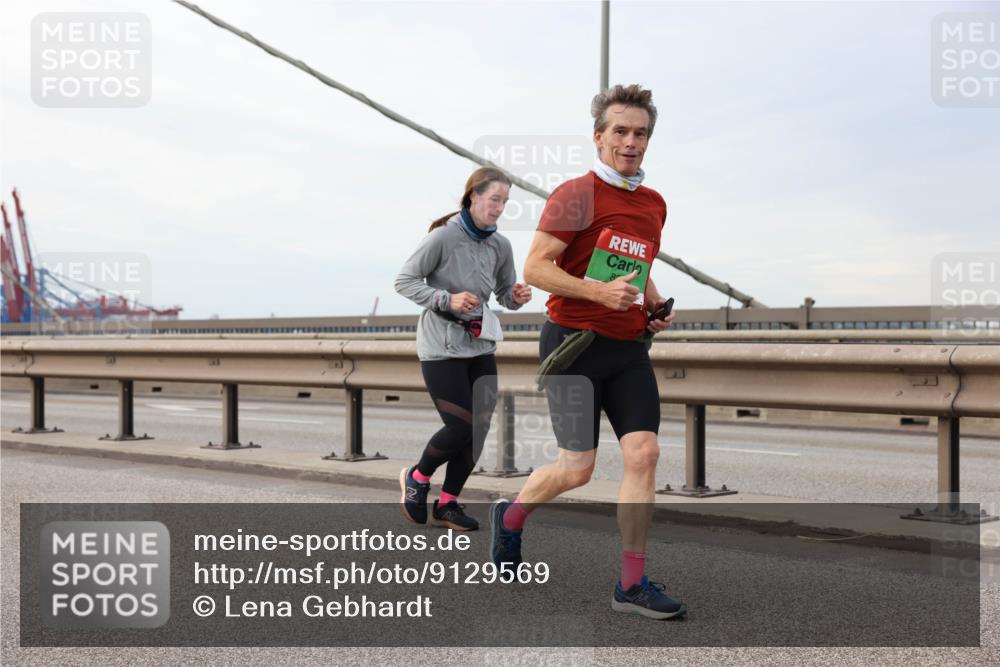 03.10.2025 - Köhlbrandbrückenlauf Lena Gebhardt http://msf.ph/oto/9129569 03.10.2025 16:04:09 Position 2  meine-sportfotos.de