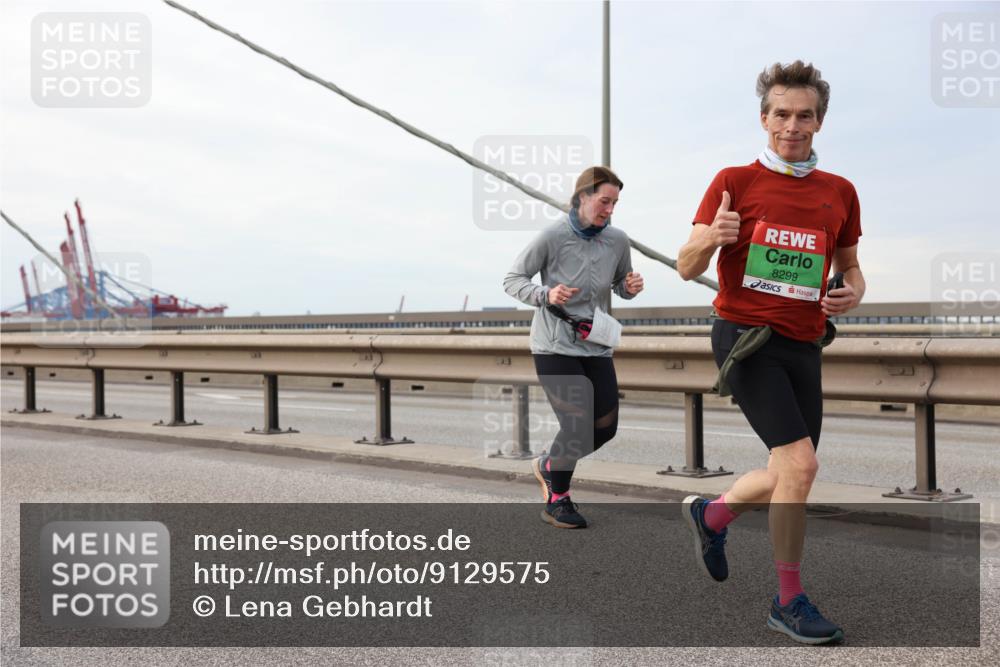 03.10.2025 - Köhlbrandbrückenlauf Lena Gebhardt http://msf.ph/oto/9129575 03.10.2025 16:04:10 Position 2 8299 meine-sportfotos.de