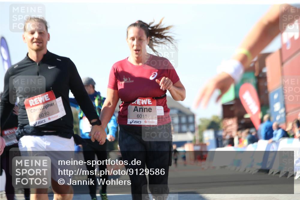 03.10.2025 - Köhlbrandbrückenlauf Jannik Wohlers http://msf.ph/oto/9129586 03.10.2025 13:44:03 Ziel 4295, 5415, 5416, 5445, 6010, 6011, 6550 meine-sportfotos.de