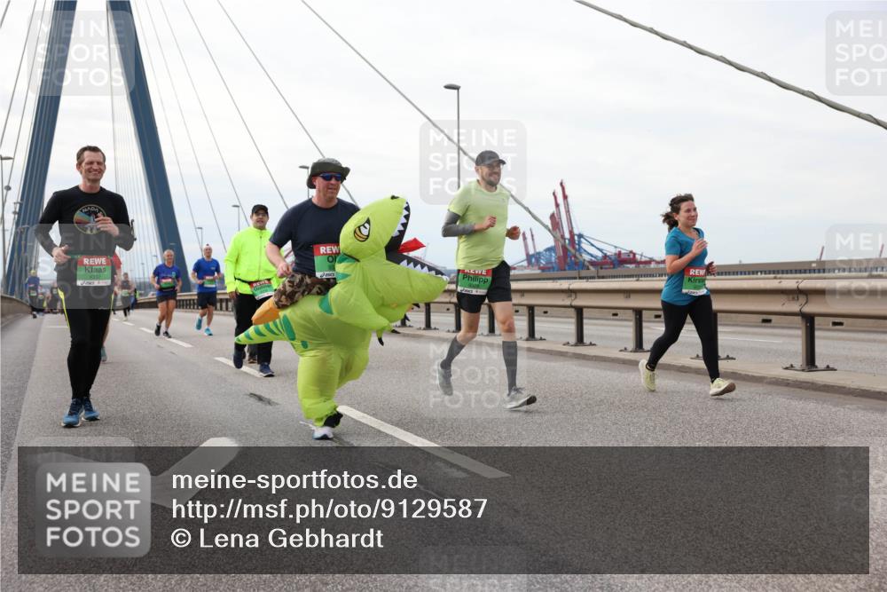 03.10.2025 - Köhlbrandbrückenlauf Lena Gebhardt http://msf.ph/oto/9129587 03.10.2025 16:04:11 Position 2 9332 meine-sportfotos.de