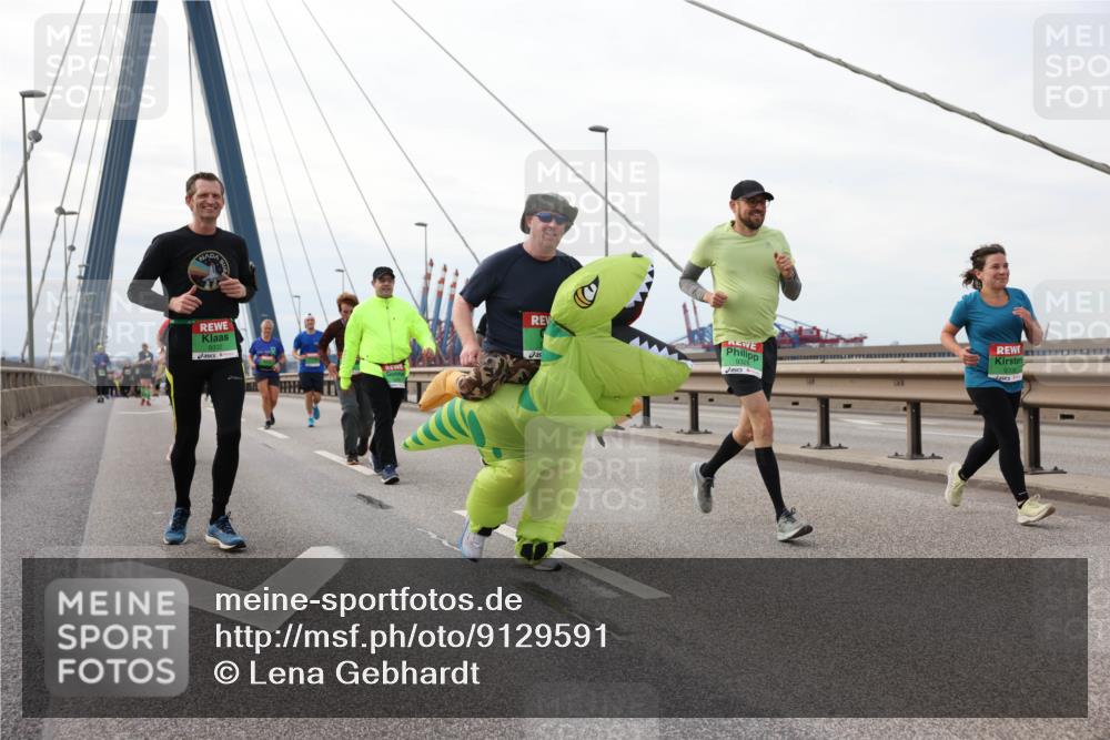 03.10.2025 - Köhlbrandbrückenlauf Lena Gebhardt http://msf.ph/oto/9129591 03.10.2025 16:04:11 Position 2 9330 meine-sportfotos.de