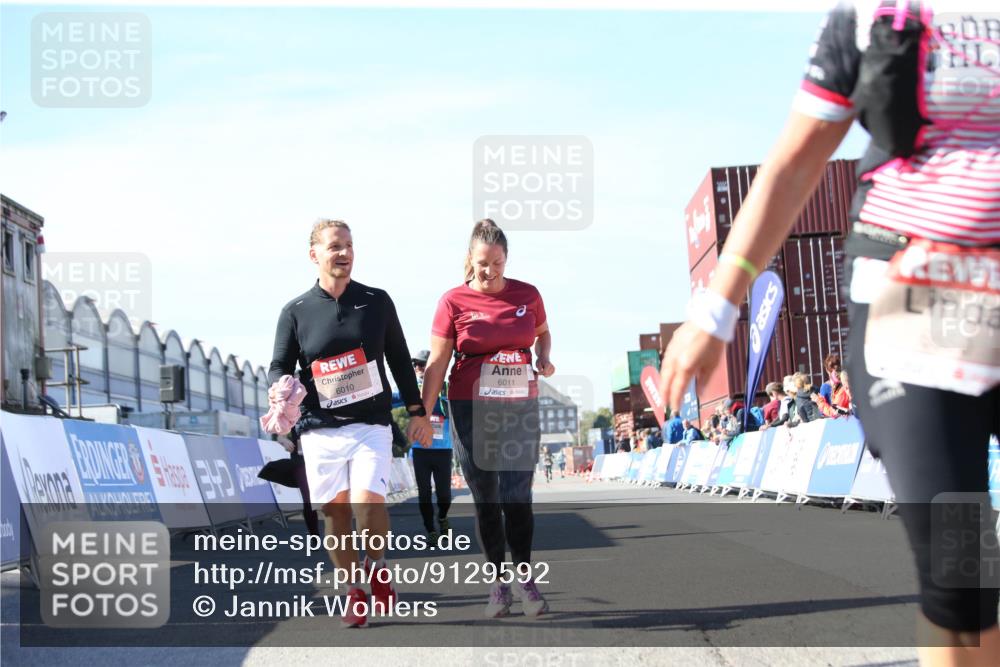 03.10.2025 - Köhlbrandbrückenlauf Jannik Wohlers http://msf.ph/oto/9129592 03.10.2025 13:44:04 Ziel 4295, 5415, 5416, 5445, 6010, 6011, 6550 meine-sportfotos.de