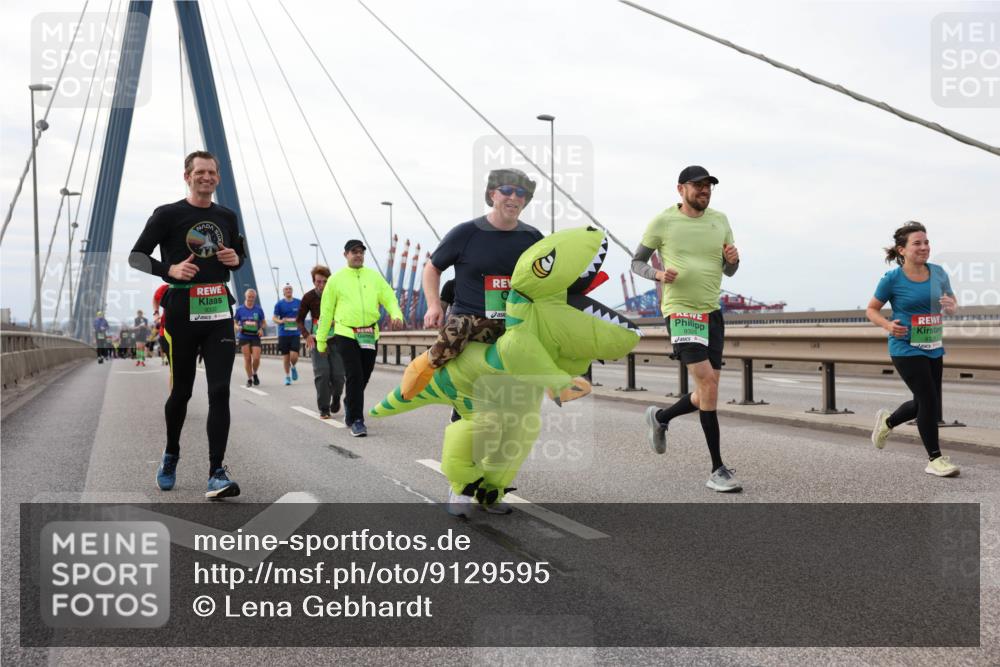 03.10.2025 - Köhlbrandbrückenlauf Lena Gebhardt http://msf.ph/oto/9129595 03.10.2025 16:04:11 Position 2 9328 meine-sportfotos.de