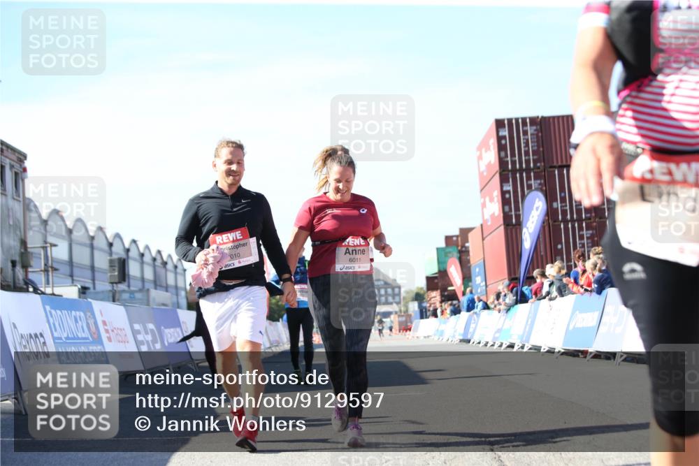 03.10.2025 - Köhlbrandbrückenlauf Jannik Wohlers http://msf.ph/oto/9129597 03.10.2025 13:44:04 Ziel 4295, 5415, 5416, 5445, 6010, 6011, 6550 meine-sportfotos.de