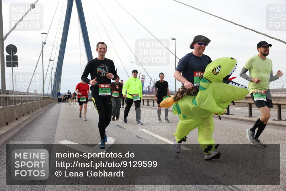 03.10.2025 - Köhlbrandbrückenlauf Lena Gebhardt http://msf.ph/oto/9129599 03.10.2025 16:04:12 Position 2 9332 meine-sportfotos.de